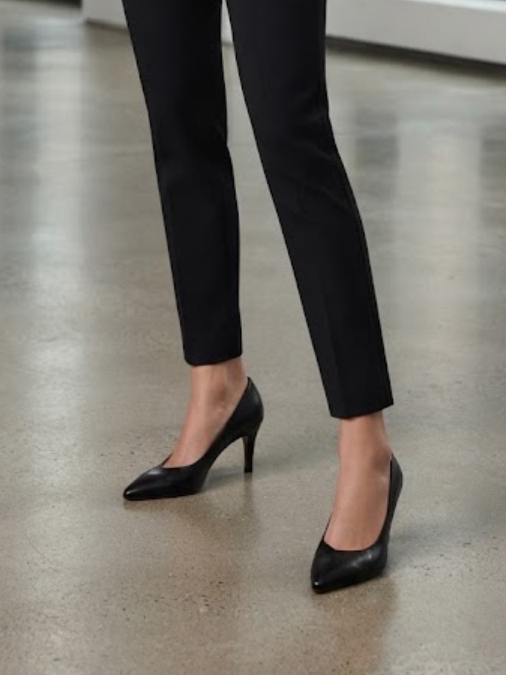 Stuart WEITZMAN leather black pump size 8B
